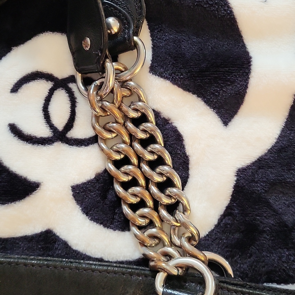 Versace Black Leather Studded Tote with Gold Chain Handles - Picture 3 of 15